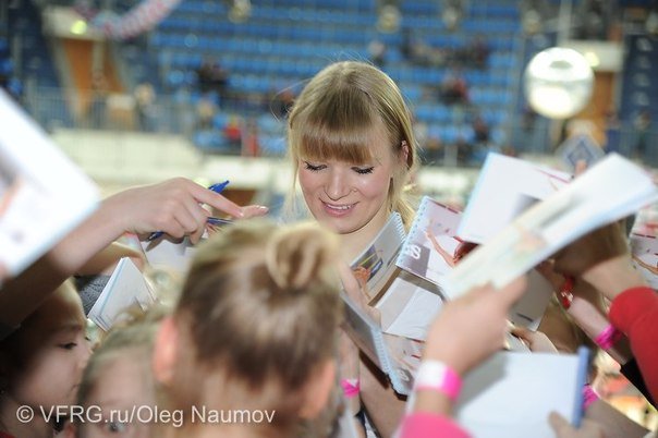 Новогодний шоу-класс звезд художественной гимнастики 2012 - Москва